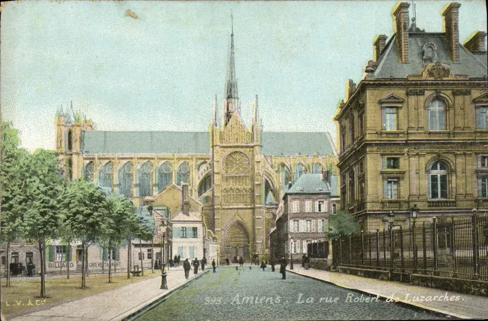 Amiens. A rua Robert de Luzarches — vista da catedral — editor L.V.&Cie, n°393 - Frente