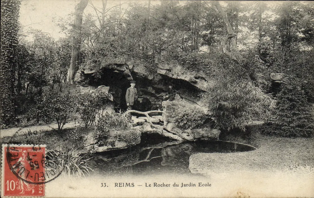 Reims — O Rocher do Jardin Ecole — Editor: República Francesa, n° 33 - Frente