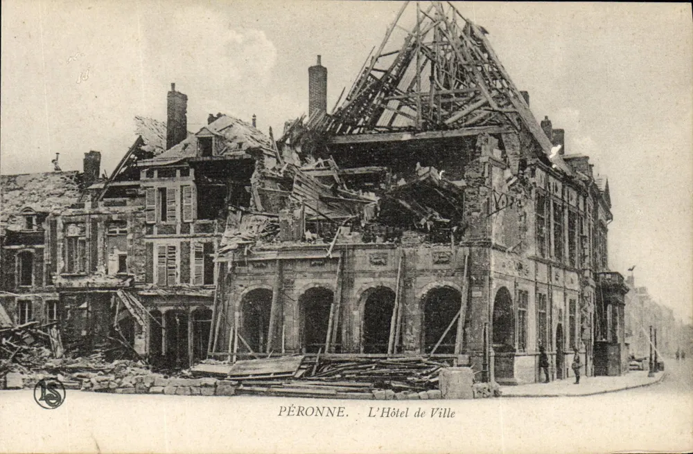 Péronne. Das Rathaus — Ruinen nach dem Krieg — unbekannter Verleger, Seriennummer 15 - Vorderseite