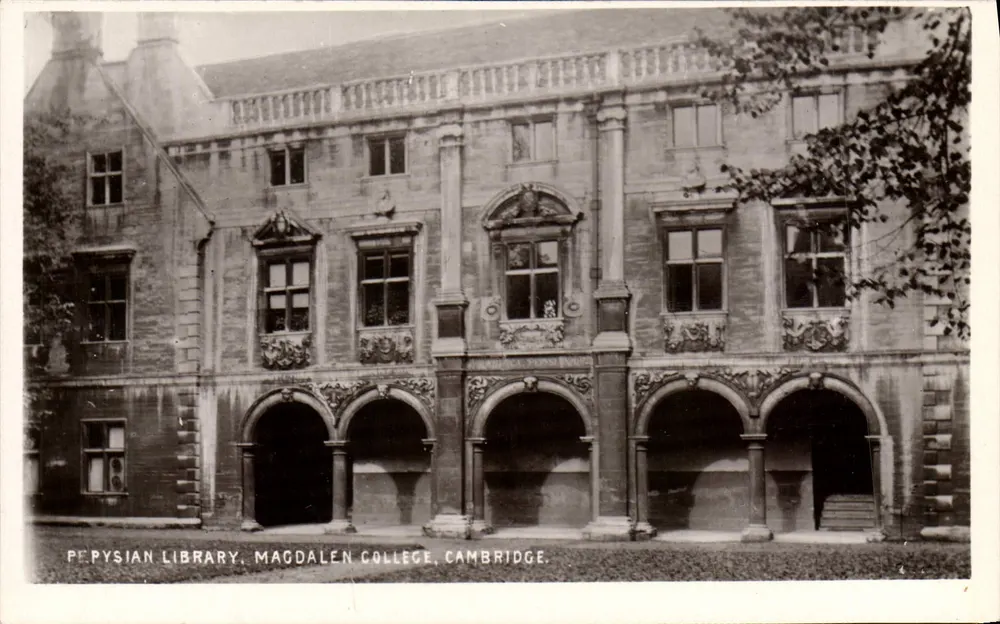 Pepysian Library, Magdalen College, Cambridge — Kingsway Real Photo Card - Vorderseite