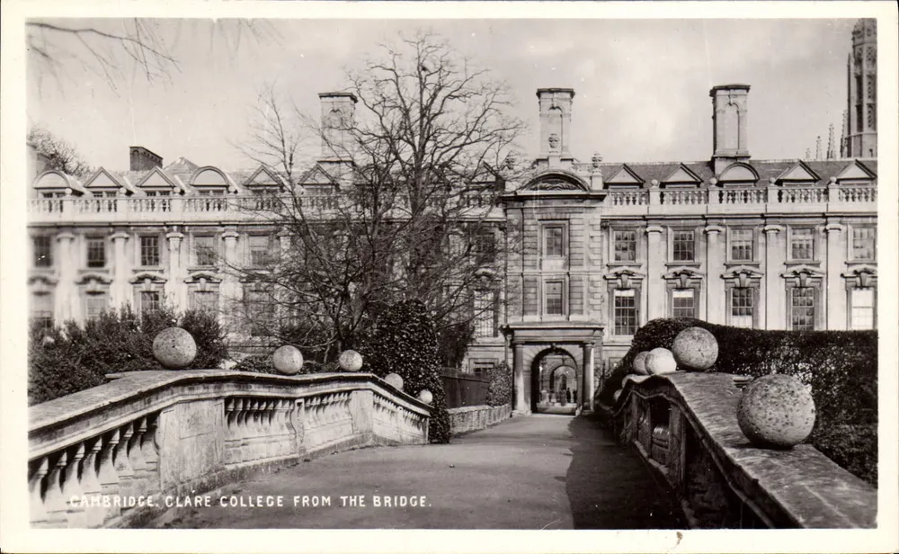 Cambridge. Clare College visto do Ponte — Kingsway Real Photo Series - Frente