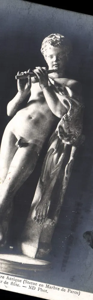 Antike Statue (Marmorstatue von Paros) — Flöten spielen — ND Phot. - Vorderseite
