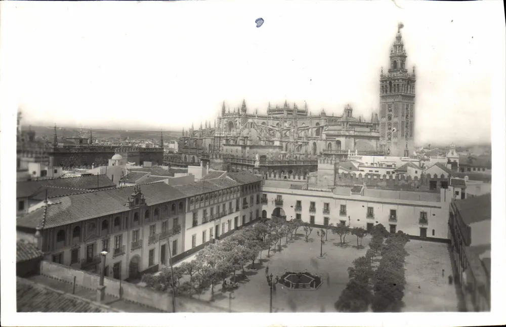 Seville — Königliche Paläste. Hof der Fahnen — Verlag García Garraldeza, n°3 - Vorderseite
