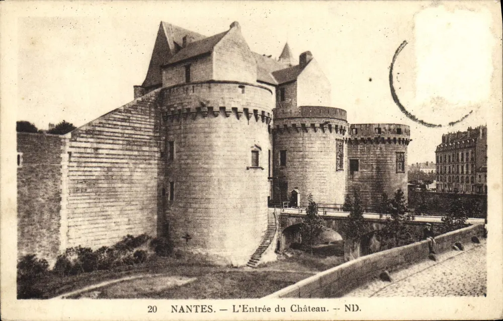 NANTES — L'Entrée du Château — ND. — Éditeur : ND. - Frente