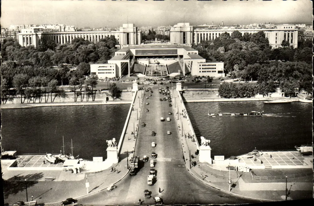El Puente de Alma y el Palacio de Chaillot — París — Ediciones del Globe - Anverso
