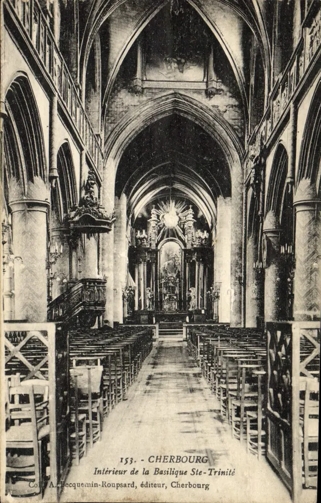Interior da Basílica de Santa Trindade — Cherbourg — editor A. Becquemin-Roupsard, n°153 - Frente