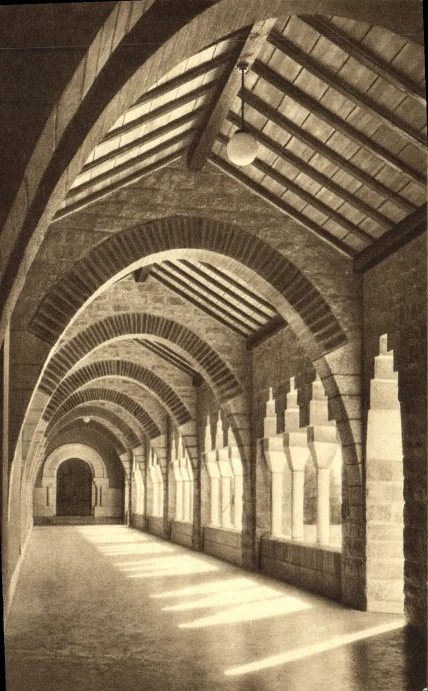 Abadia de Solesmes — Interior do novo claustro — Edição da Abadia de Solesmes - Frente