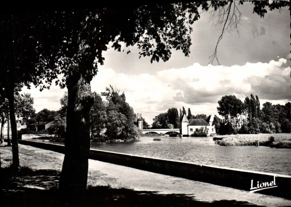 As margens do Loir na Promenade — La Flèche, Sarthe — editor Lionel - Frente
