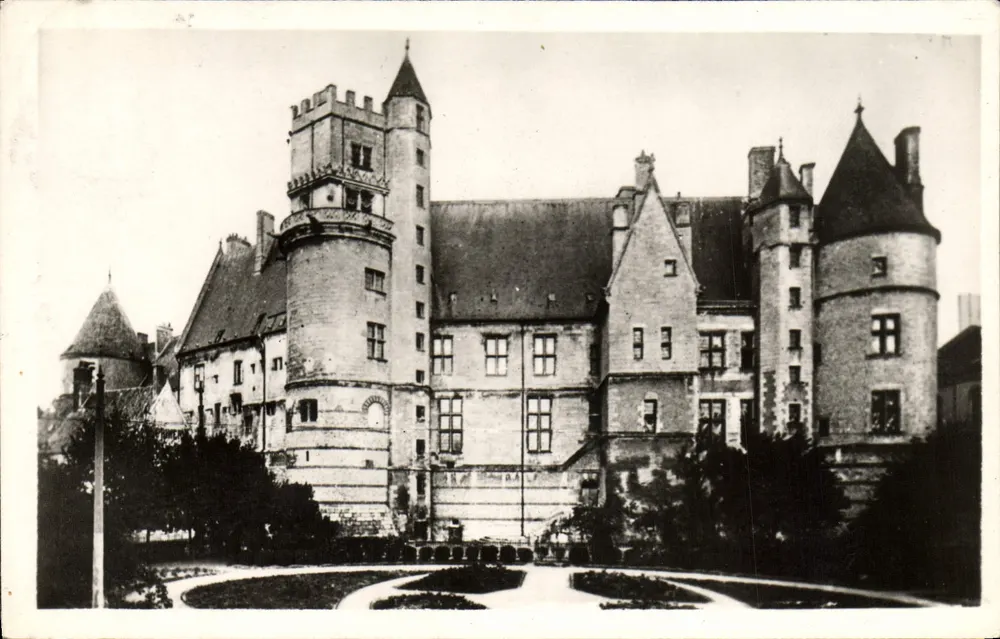 Palais Jacques-Cœur — Bourges — Verlag E. Maquaire, n°303 - Vorderseite
