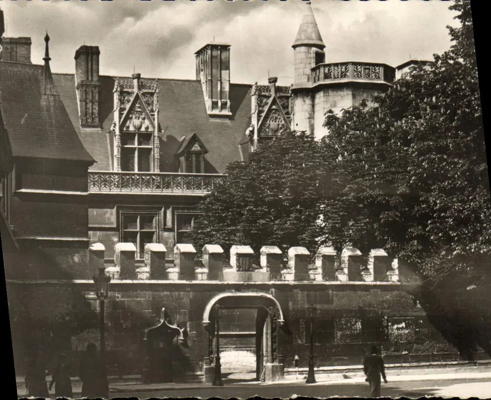 Museu de Cluny — Facha exterior (século XV) — André LECOMTE, Paris - Frente