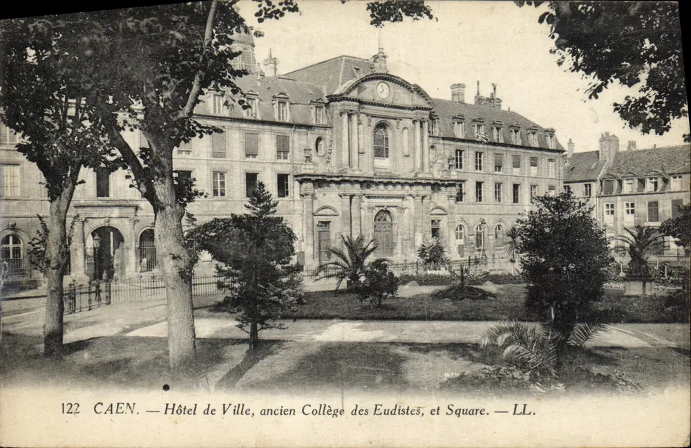 Caen — Rathaus, ehemaliges Kollegium der Eudisten, und Platz — LL. - Vorderseite