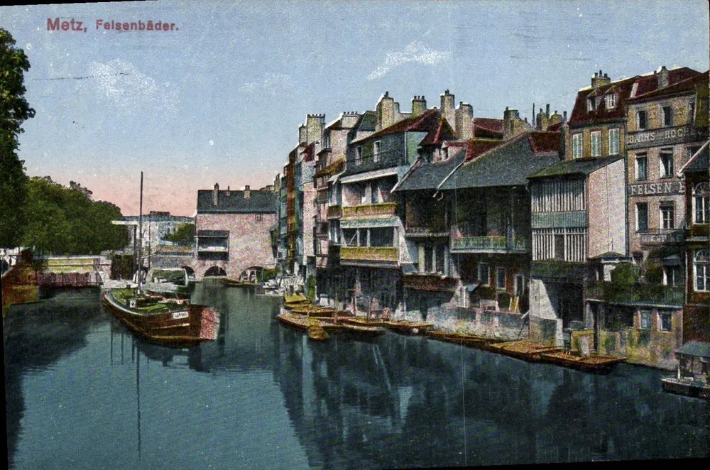 Metz, Felsenbäder — vista do canal com barcos e edifícios — editor não identificado - Frente