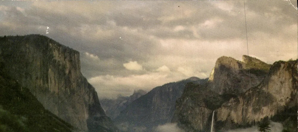 Yosemite Valley — vue depuis le tunnel de Wawona — éditeur MIRROR-KROME CARD BY N.S. GRAVURE CO., INC. SAN FRANCISCO CALIFORNIA - Vorderseite