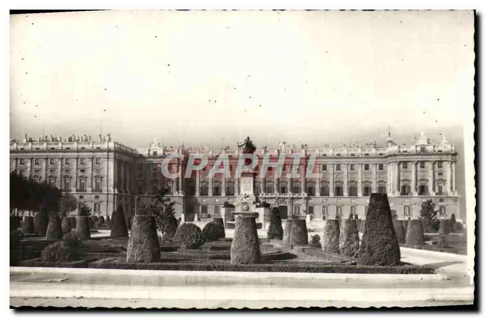 Madrid — Nationalpalast und Gärten der Plaza de Oriente — Dominguez - Vorderseite