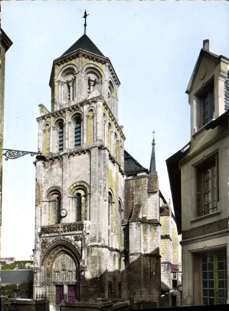 Poitiers — A Igreja Santa Radegunda (séculos XI-XII e XV) — Cie des Arts Photomécaniques, Paris - Frente