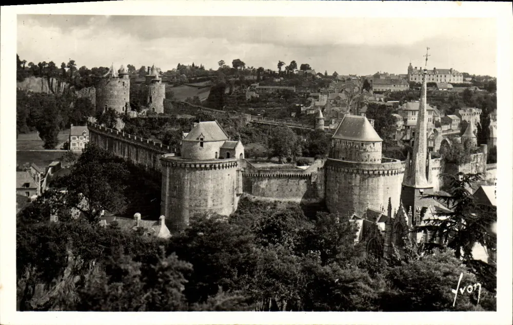 Fougères (Ille-et-Vilaine) — Allgemeiner Blick auf den Schlossberg von St-Sulpice — Les Éditions d'Art Yvon, Paris - Vorderseite