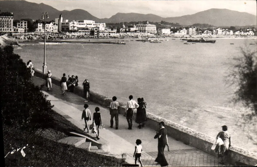 Saint-Jean-de-Luz — vue de la plage et du port — Éditions JOVÉ, n° 230 bis - Awers