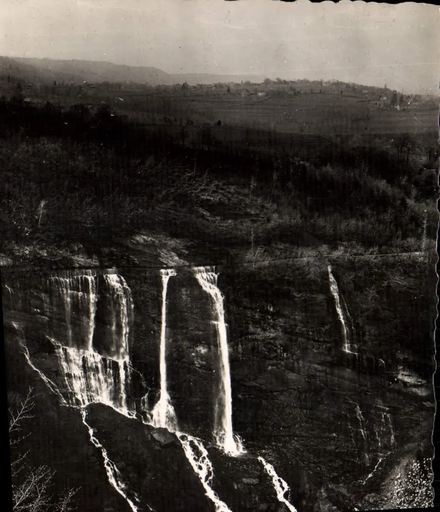 Die Gorges de Chailles bei Saint-Béron — Die großen Wasserfälle des Guiers — Verlag Béton - Vorderseite