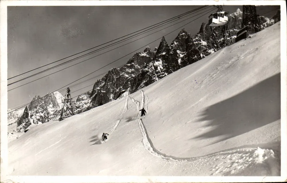 Chamonix - Skipiste und Seilbahn der Aiguille du Midi, Höhe 2454 m. — Edition F. Tairraz — Chamonix-Mont-Blanc - Vorderseite