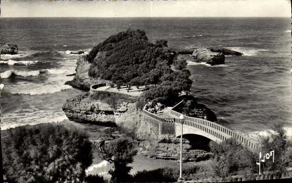 Biarritz (B.P.) — Rocher du Basto — Edições de Arte - Frente