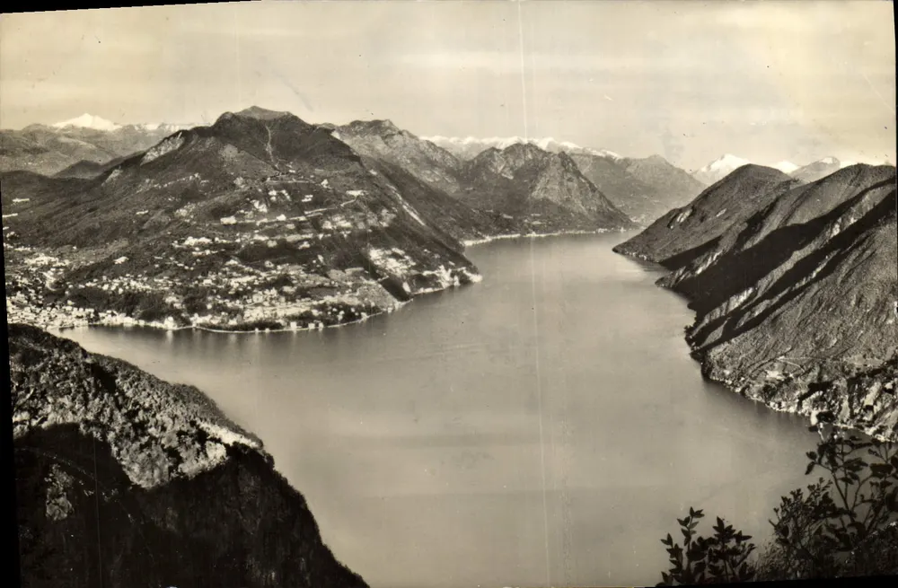 Lago di Lugano — Monte Brè und Hintergrund von Porlezza — Foto-Ciné-Optica Odette, Lugano - Vorderseite