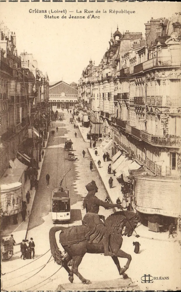 Orléans (Loiret) — La Rue de la République — Statue de Jeanne d'Arc - Vorderseite