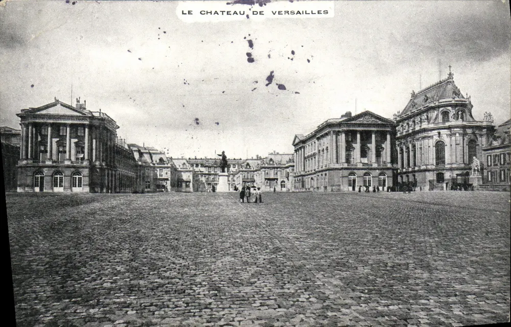 O Castelo de Versalhes — vista da cour d'honneur — editor não identificado - Frente