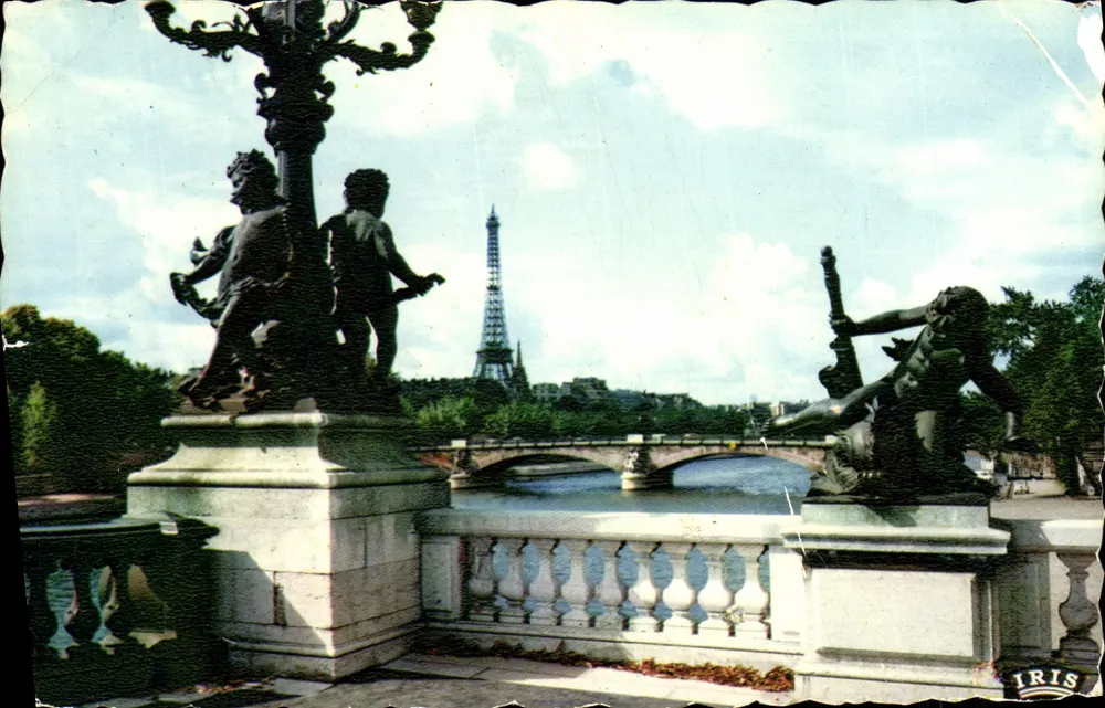 La Tour Eiffel — vue de la Place de la Concorde — Éditions Chantal, Paris - Anverso