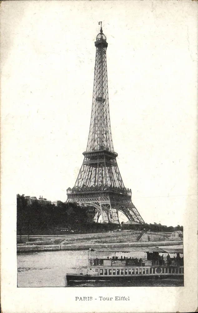 Paris - Torre Eiffel — vista com barco na Seine — editor não identificado - Frente