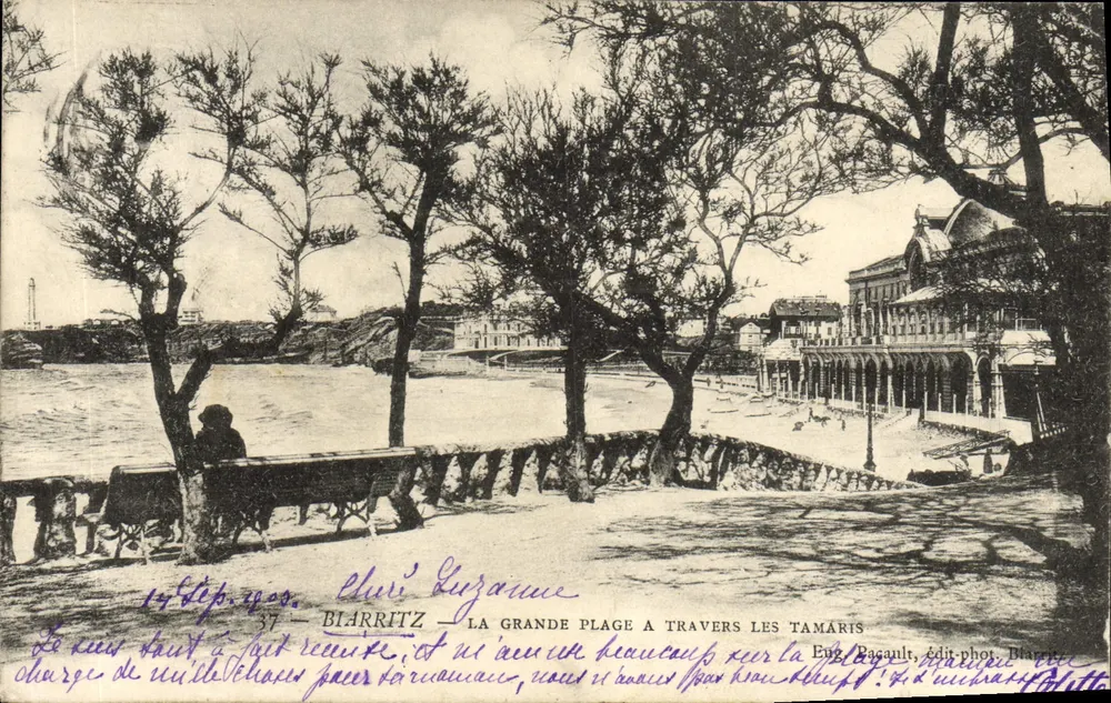 Biarritz — Ansicht der Grande Plage durch die Tamaris — E. Pacault, phot. Verlag Blanville - Vorderseite