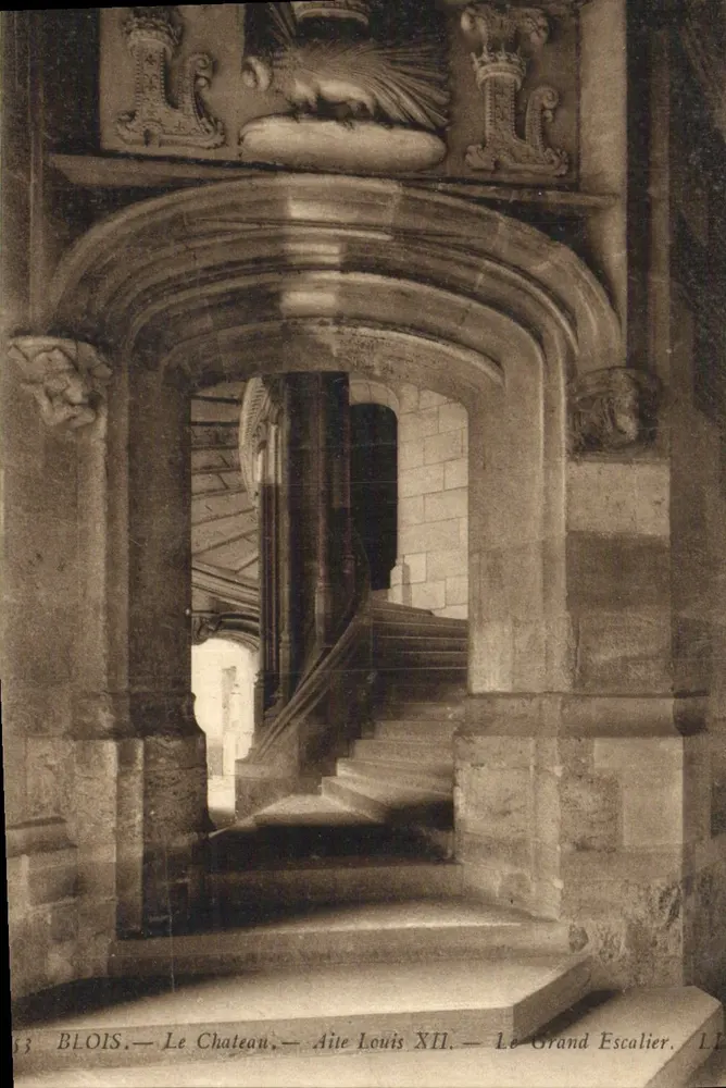 Blois — Das Schloss — Flügel Louis XII — Der Große Treppenaufgang - Vorderseite