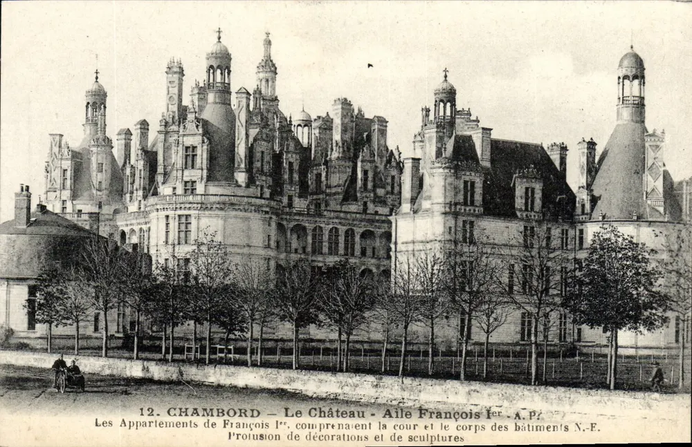 Chambord — Das Schloss — Flügel von François I — A. P. P. - Vorderseite