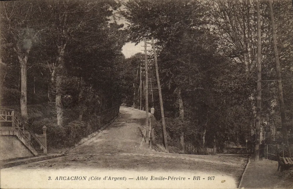 Arcachon (Costa de Prata) — Avenida Émile-Péreire — BR - 167 - Frente