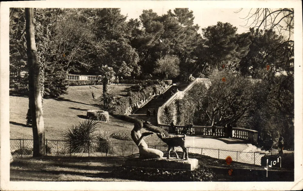 Jardin des Fleurs — vue du jardin avec statue d'une femme et d'un cerf — Éditions d'Art Marriel, Paris - Vorderseite