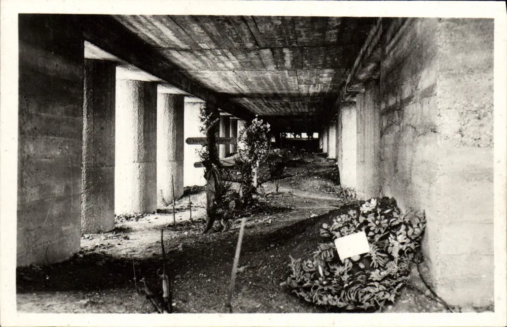 Verdun — Denkmal der Baionett-Schützengraben — REAL-PHOTO A.P. - PARIS - Vorderseite