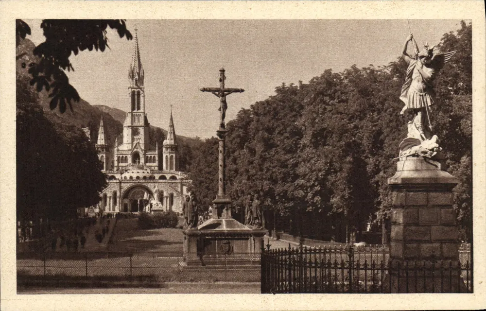 Lourdes — A Basílica e a Esplanada — Edição Paris du Nord - Frente