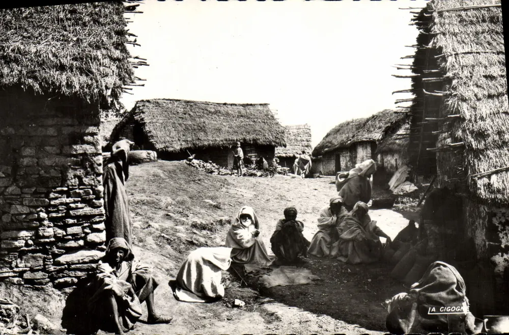 ला सिगोग्ना — आदिवासी गांव — एंड्रे लेकॉन्ट के एडिशन, अल्जीर - आगे