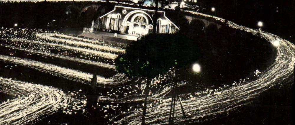 Lourdes — A Procissão com Velas — Edit. P. Doucet - Frente