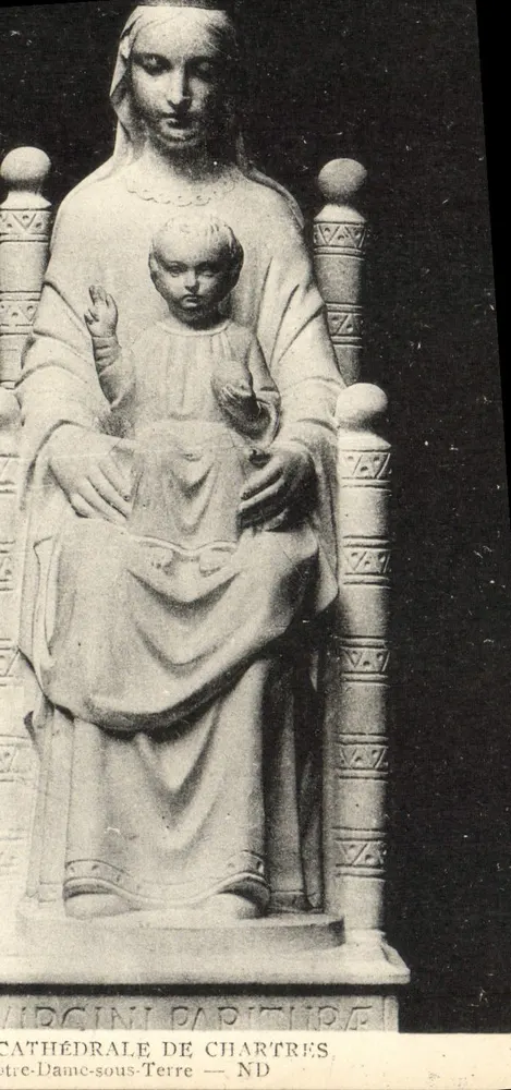 Estátua da Virgem com o Menino — Catedral de Nossa Senhora sob a Terra de Chartres — Editor: Lévy & Reuboin Réunis - Frente