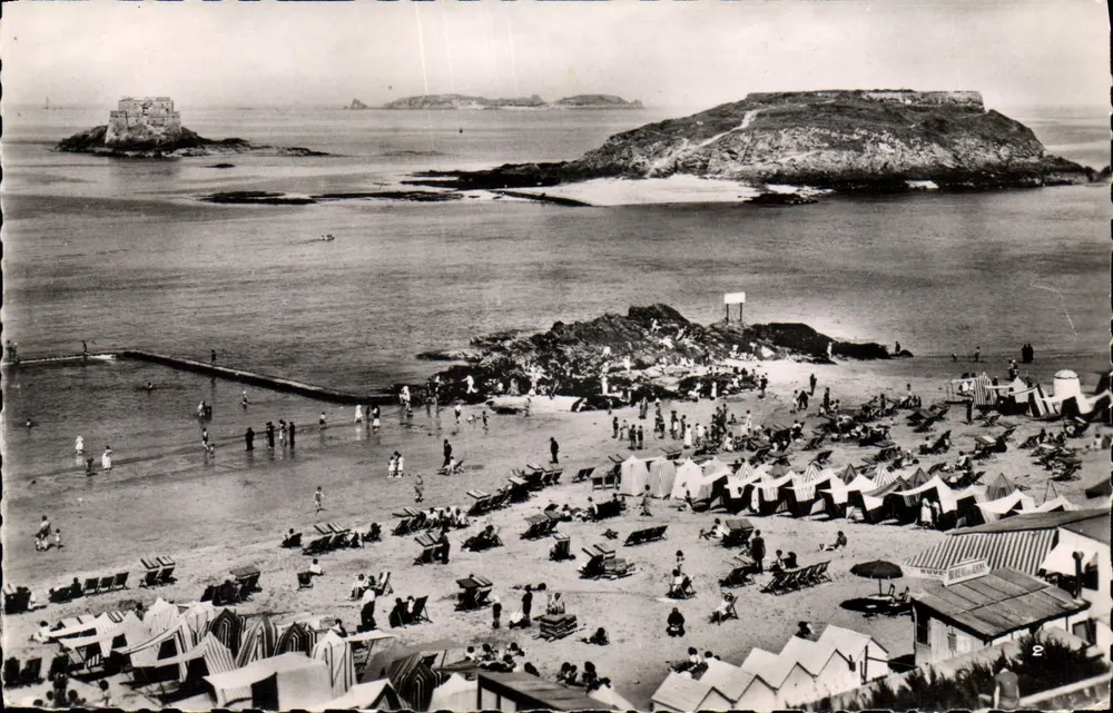 Praia de Bon Secours e os Boys — Saint-Malo — Éditions du Globe, Paris, n°2 - Frente
