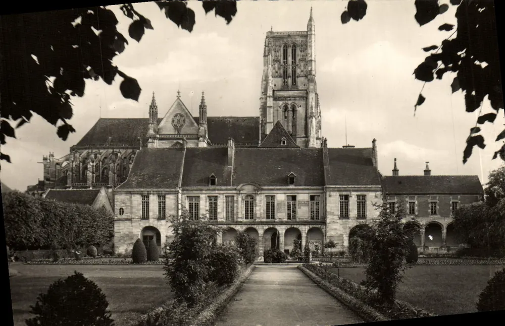 Meaux (Seine-et-Marne) — Das Museum und die Kathedrale vom Bossuet-Garten aus gesehen — Verlag Gallimard Malmaison (S. et C.) - Vorderseite