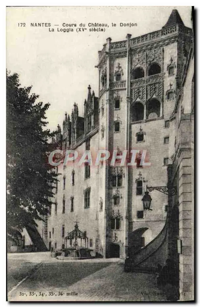 NANTES — Hof des Schlosses, der Bergfried und La Loggia (15. Jahrhundert) - Vorderseite