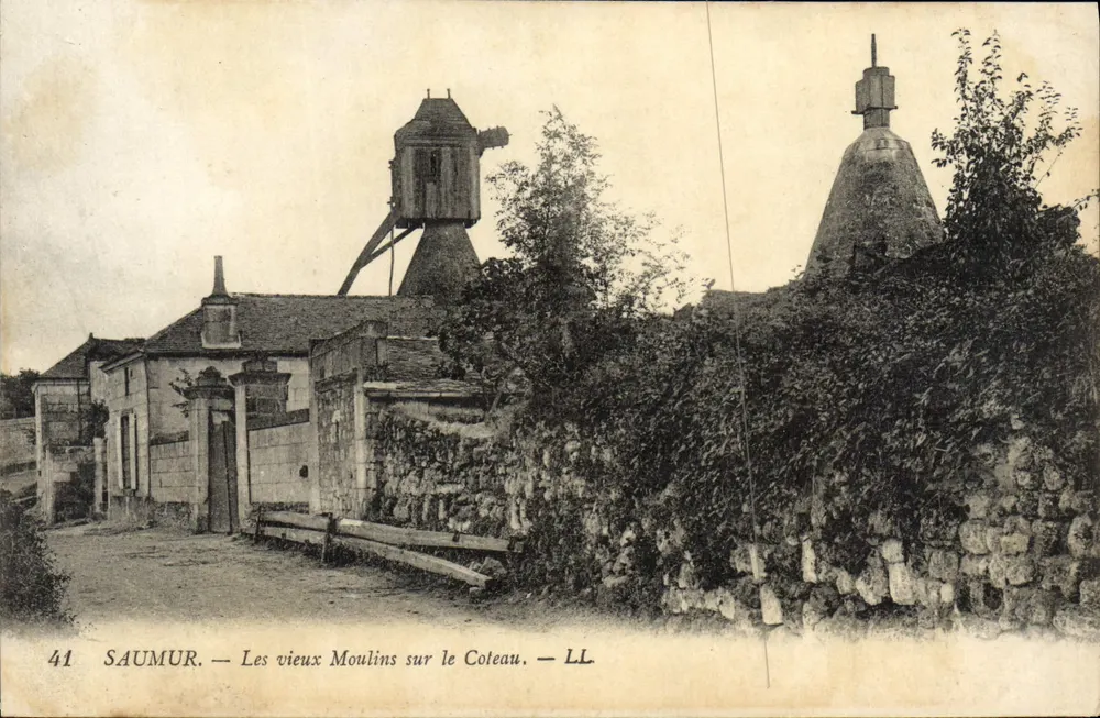Saumur — Der alte Mühle auf dem Hügel — LL - Vorderseite