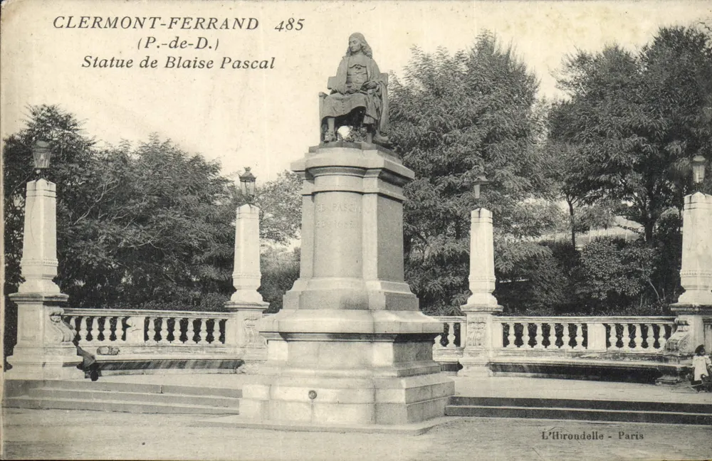 Clermont-Ferrand — Estátua de Blaise Pascal — L'hirondelle - Paris - Frente