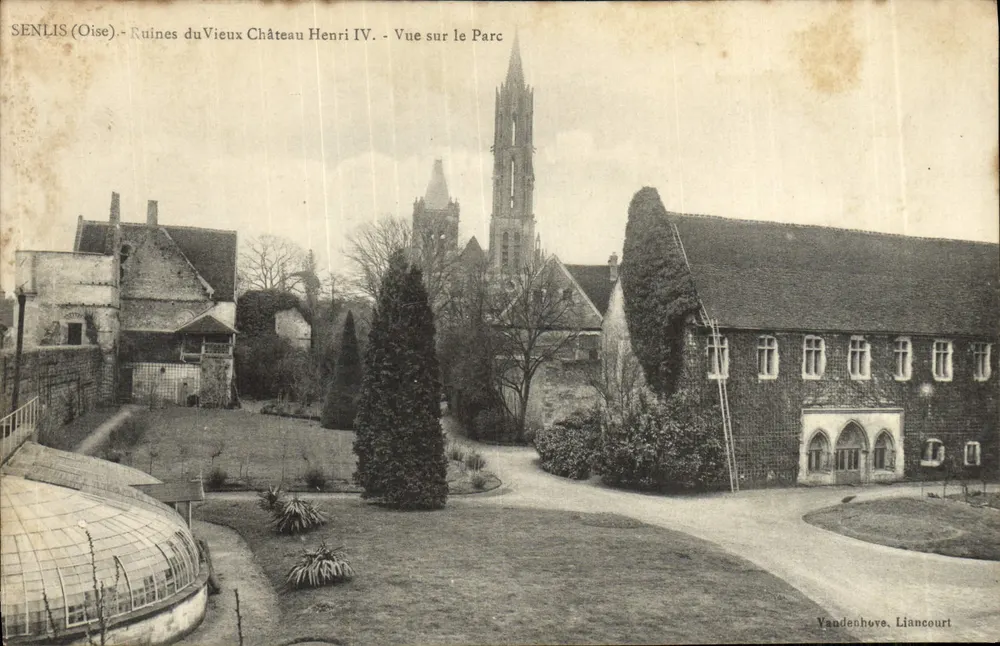 Senlis (Oise) - Ruinen des alten Schlosses Henri IV - Blick auf den Park - Vorderseite