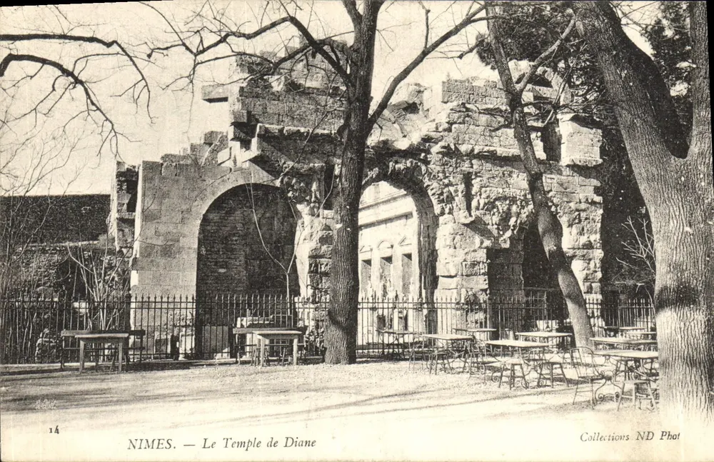 Nîmes — O Templo de Diana — Collections ND Phot - Frente