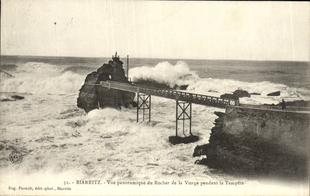 Biarritz - Panoramablick auf den Rocher de la Vierge während des Sturms — Eug. Pacault, Verleger-Fotograf, Biarritz - Vorderseite