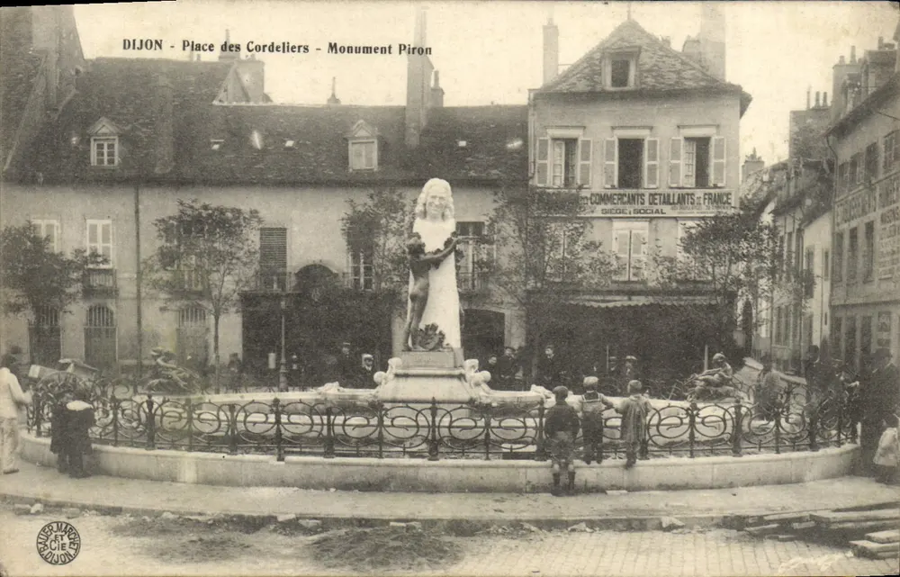 Dijon - Place des Cordeliers - Monument Piron - Vorderseite