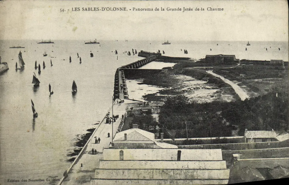 Les Sables-d'Olonne - Panorama de la Grande Jetée de la Chaume — Édition des Nouvelles Galeries, n°54 - Recto