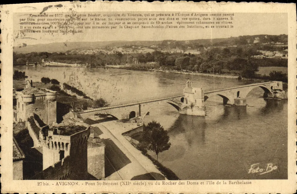Avignon — Pont Saint-Bénézet (12. Jahrhundert) von Rocher des Doms und Île de Barthelasse aus gesehen - Vorderseite